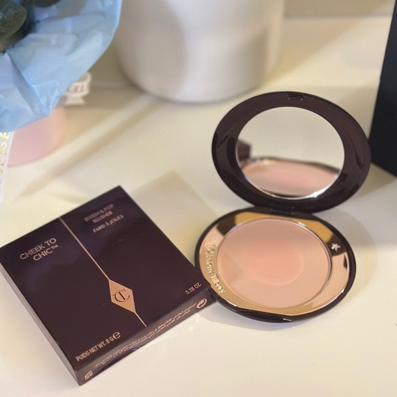 Charlotte Tilbury Other - NEW Charlotte Tilbury CHEEK TO CHIC—FIRST LOVE Two-tone peach powder blusher
